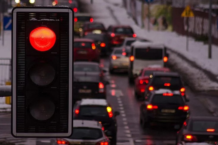 Ô tô vượt đèn đỏ: Nguyên nhân và cách hạn chế