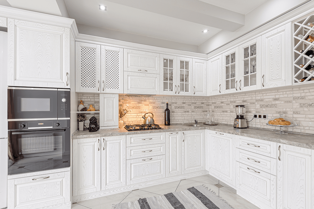 Mẫu tủ bếp tân cổ điển màu trắng: Sự lựa chọn cho không gian bếp sang trọng