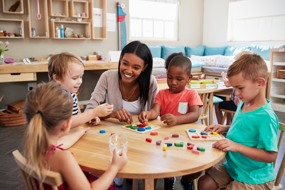 Mầm non phương pháp Reggio Emilia và Montessori 