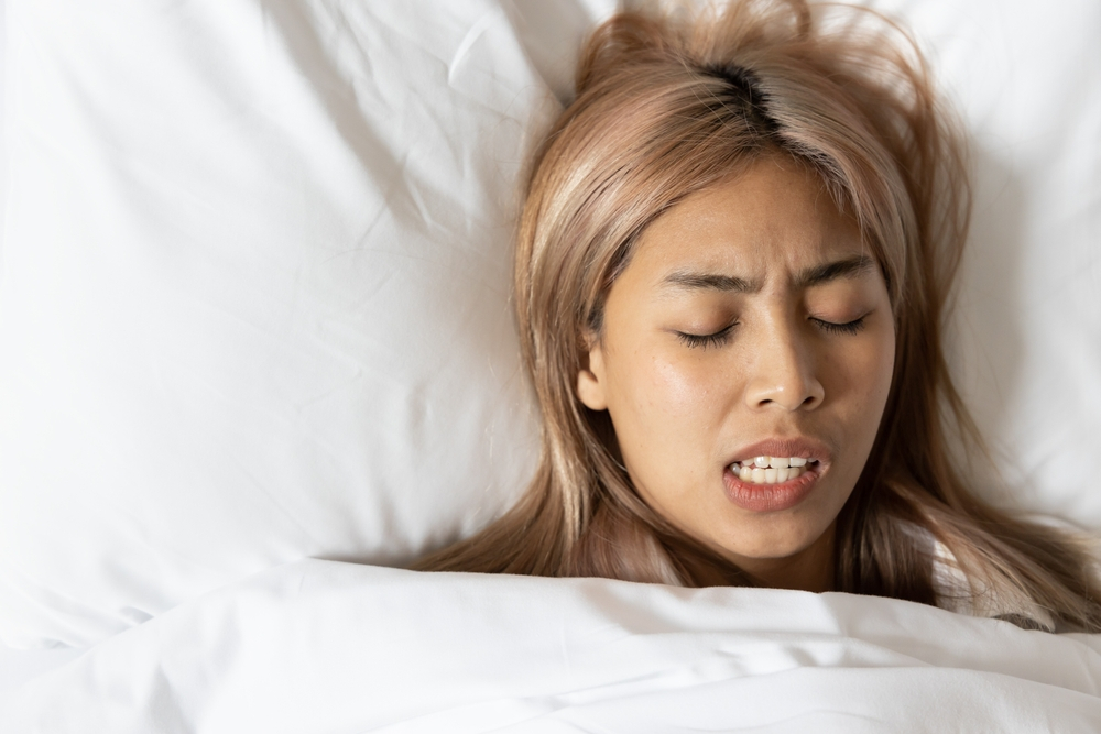 Nghiến răng khi ngủ: Nguyên nhân, dấu hiệu và cách điều trị