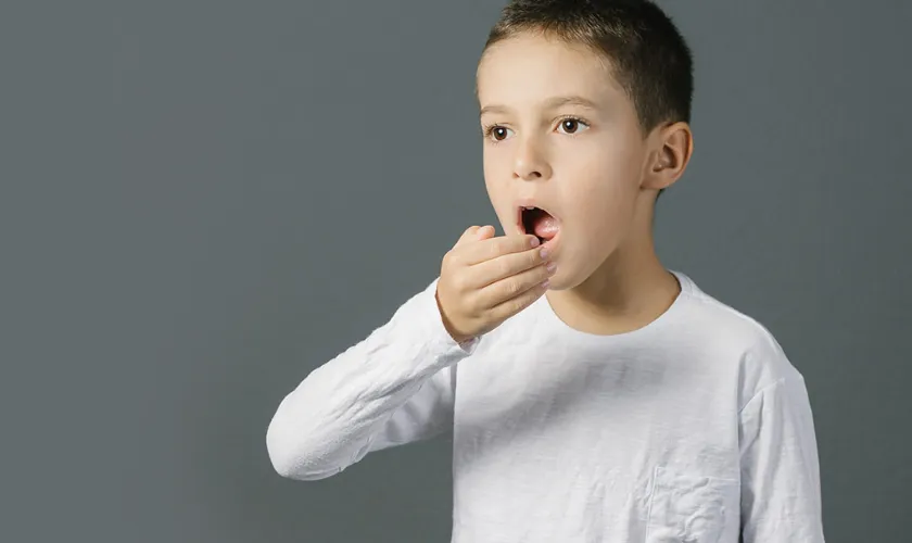 Trẻ bị hôi miệng: Nguyên nhân và cách điều trị hiệu quả
