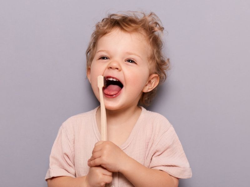 Top 4 kem đánh răng cho bé không chứa Fluor an toàn, hiệu quả