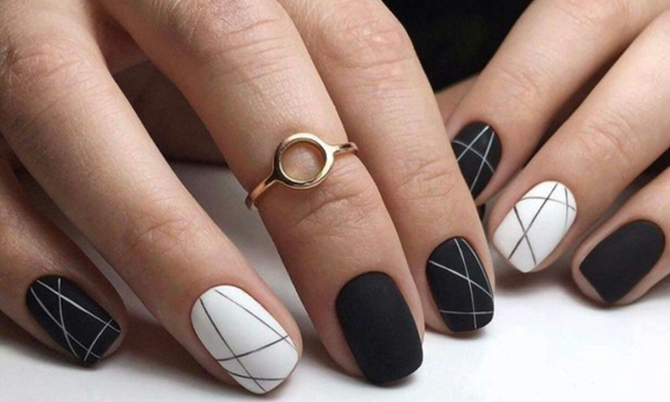 Mẫu nail đen trắng đơn giản. 