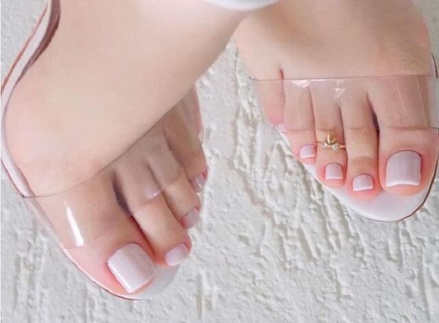 Mẫu nail chân đẹp mắt color trắng