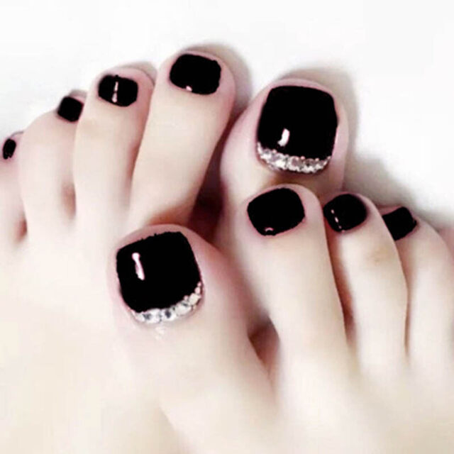 Mẫu nail chân đẹp màu đen