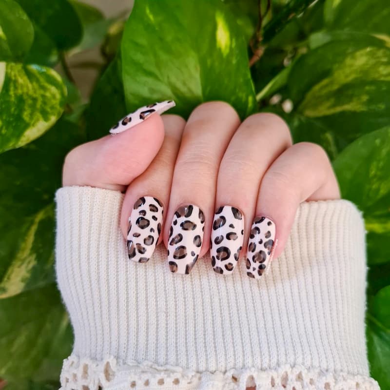 Hoạ tiết da beo lên ngôi mùa này đó các nàng ạ  Book lịch để làm móng  xinh s  Leopard nails Nail swag Móng tay