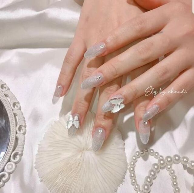 Biến hóa bộ móng với 5 mẫu nail màu trắng đẹp cá tính