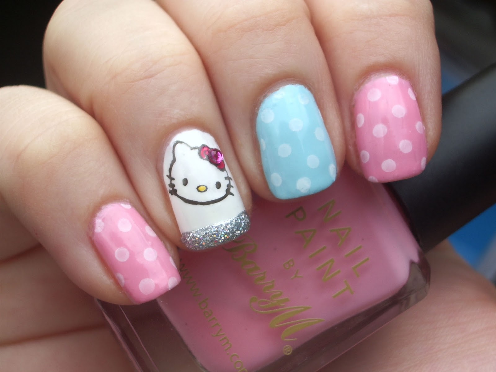 Mẫu nail Hello Kitty.