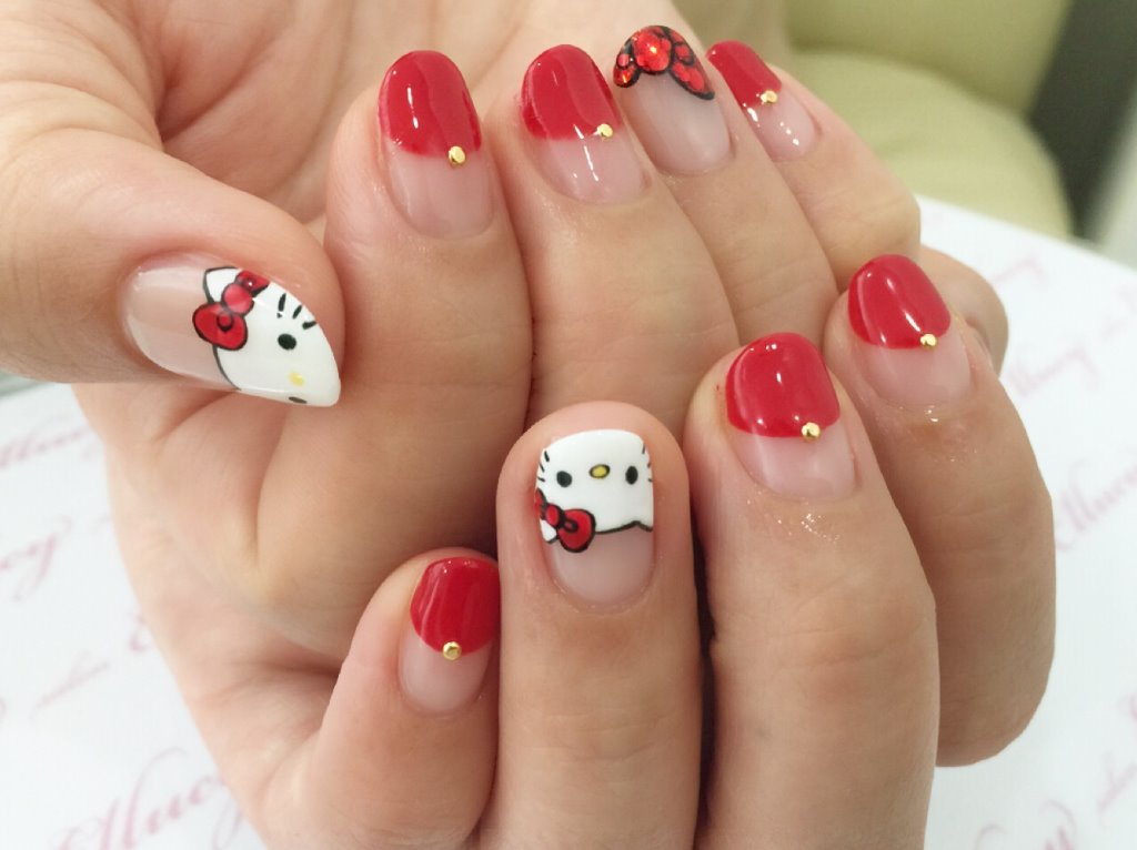 Hello Kitty và bộ nail đơn giản