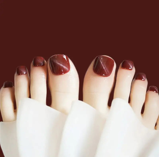 20 mẫu sơn móng chân màu đỏ rượu thịnh hành nhất hiện nay  Beaudyvn