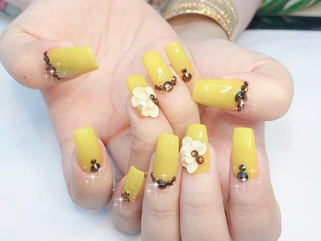Tổng hợp những mẫu nail màu vàng sang chảnh rực rỡ Thiết kế móng Móng acrylic Móng tay
