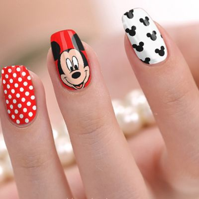 Top những thiết kế nail Mickey ấn tượng nhất
