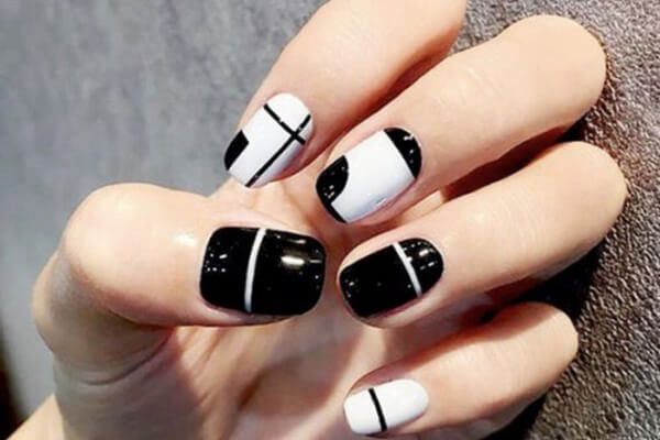 Kiểu nail trắng đen đơn giản (Nguồn: Internet)