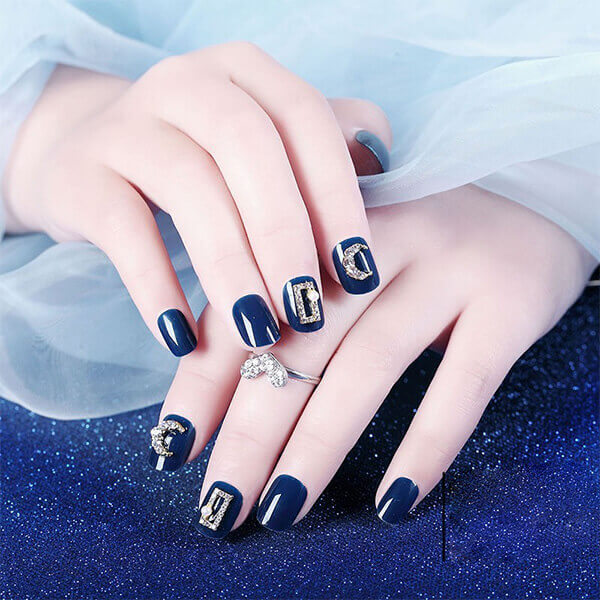 Màu nail xanh dương đính đá (Nguonf: Internet)