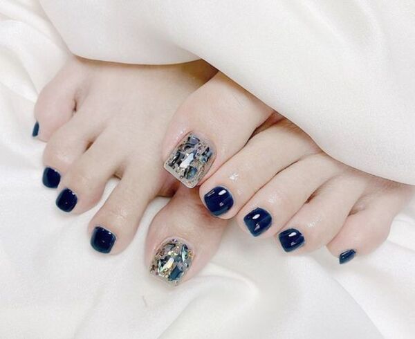 Mẫu nail chân màu xanh navy đẹp (Nguồn: Internet)
