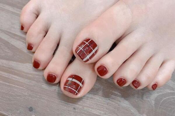 Nail chân đỏ cherry giúp da bạn trở nên sáng hơn (Nguồn: Internet)
