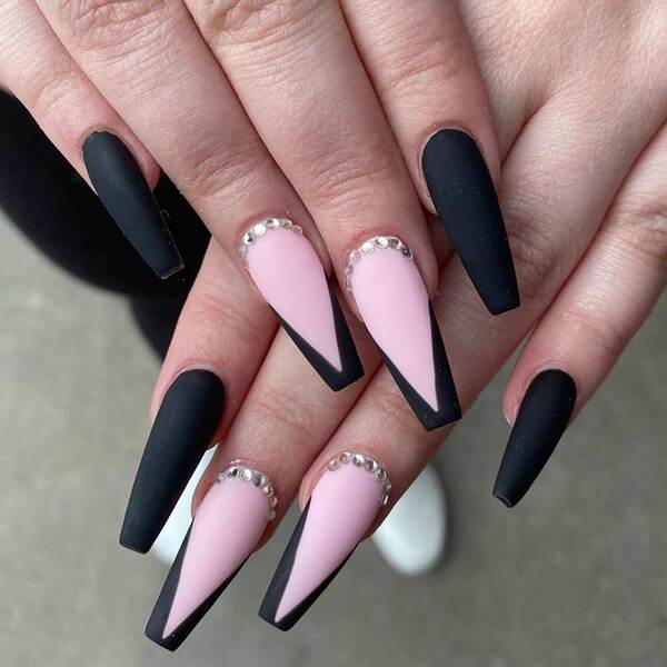 Màu blackpink - mẫu nail chất nhất hiện nay (Nguồn: Internet)
