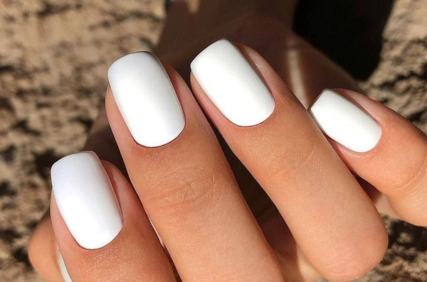 Nàng cũng có thể thử nail trắng với kiểu sơn nhám (Nguồn: Internet)
