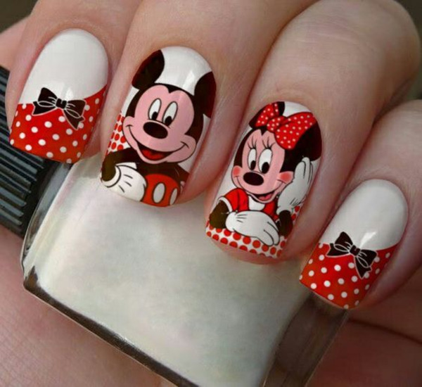 Nail Mickey với tone màu đen, trắng và đỏ thu hút (Nguồn: Internet)
