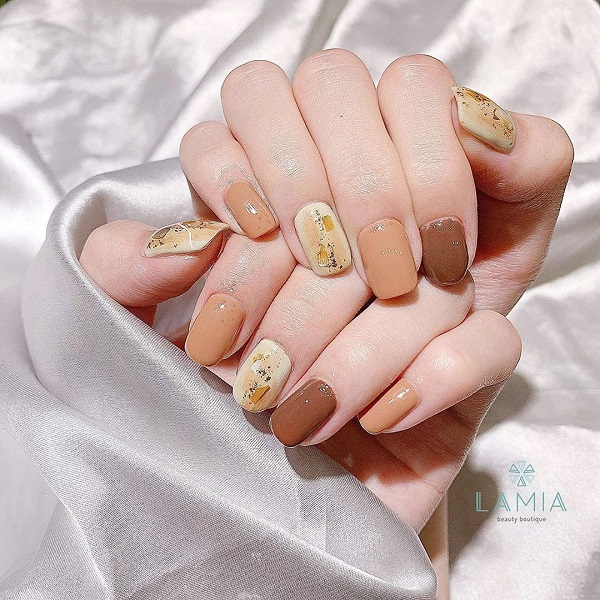 Mẫu nail màu thạch nâu be được sơn trơn đơn giản, dễ chịu (Nguồn: Internet)
