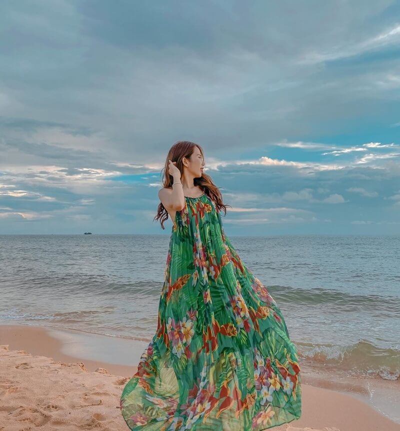 Tạo dáng style tự do trên biển Phú Quốc
