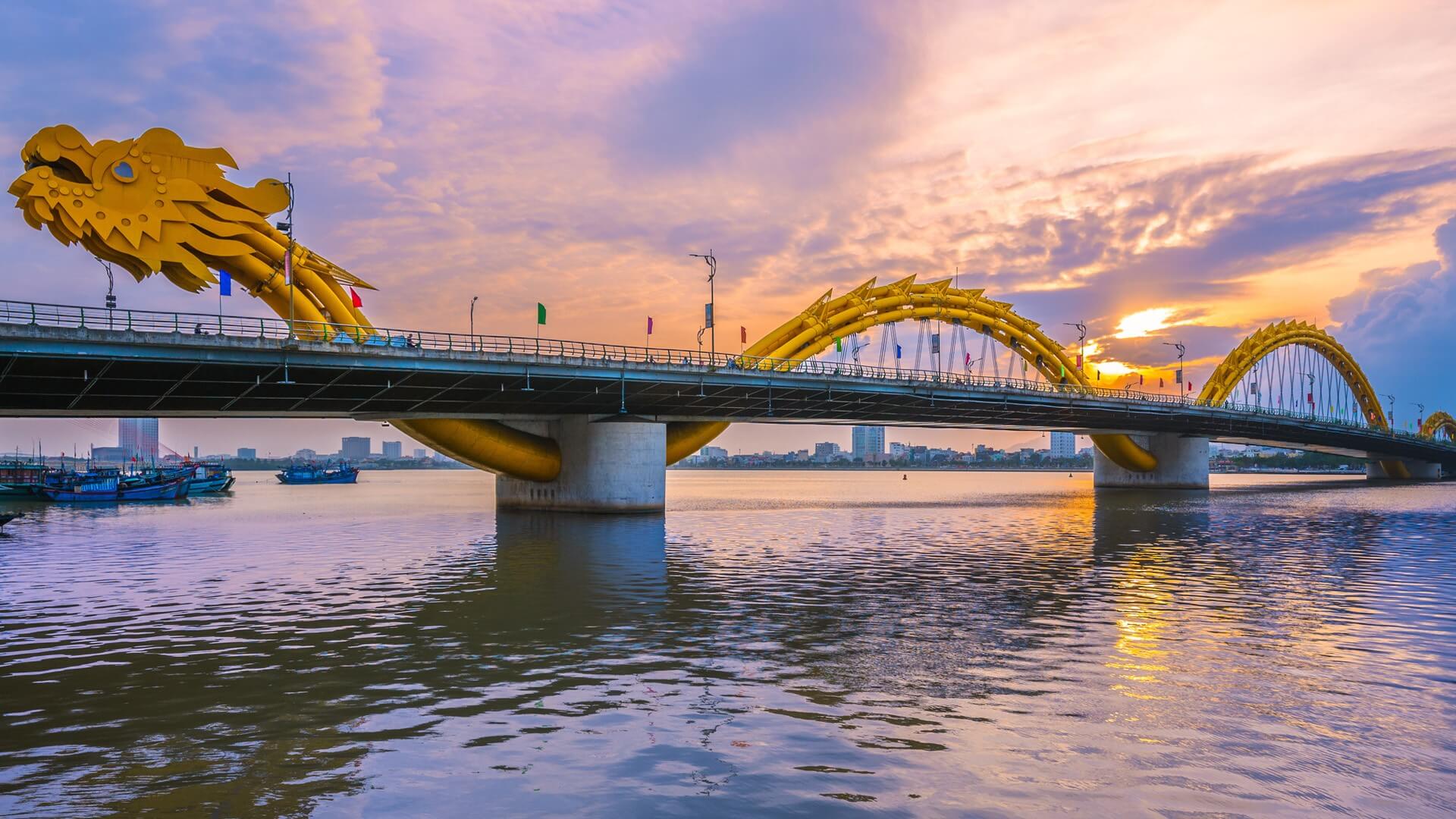 Cầu Rồng phun lửa ở Đà Nẵng có gì đặc biệt? Kinh nghiệm du lịch từ A – Z