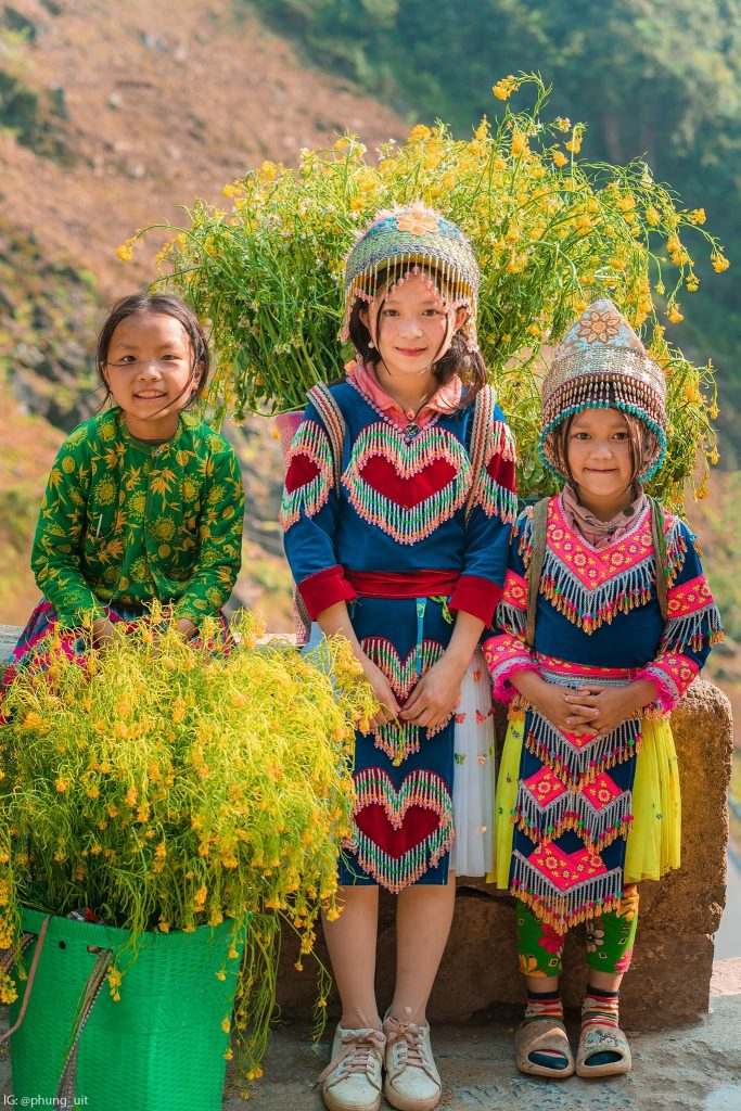 Những em bé dân tộc H'Mông với nụ cười trong sáng