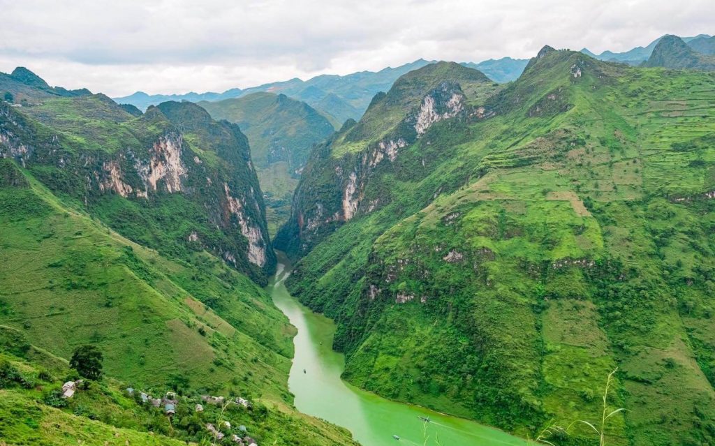 Sông Nho Quế mỗi mùa mang một vẻ đẹp riêng