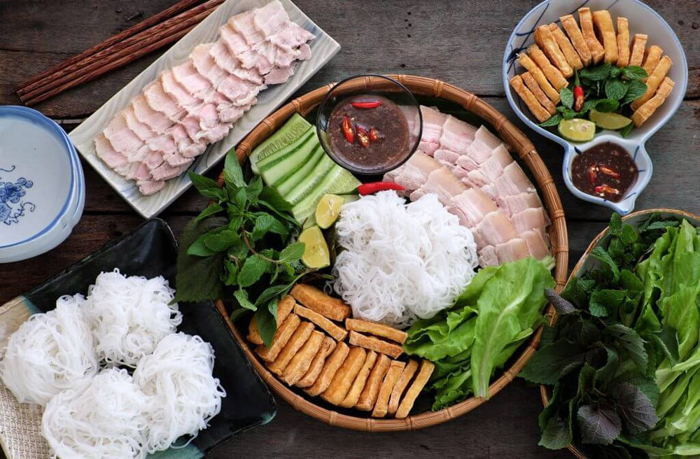 Bún Đậu Mắm Tôm là món ăn được cả già trẻ lớn bé Việt Nam yêu thích