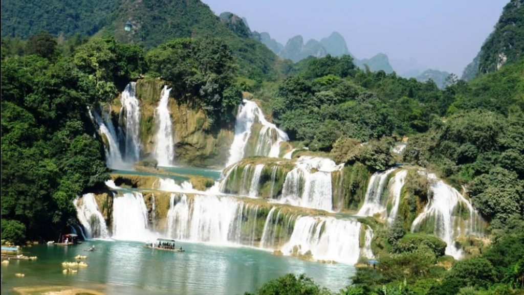 Hùng vĩ thác Đa Mi nước đổ qua các tầng lớp đá, khám phá du lịch Bình Thuận