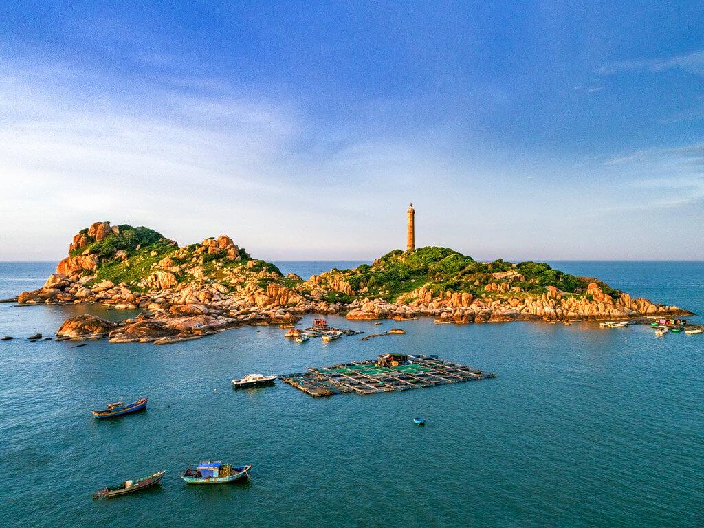 Đến mũi Kê Gà check in với ngọn hải đăng lâu đời ở Việt Nam, điểm du lịch Bình Thuận