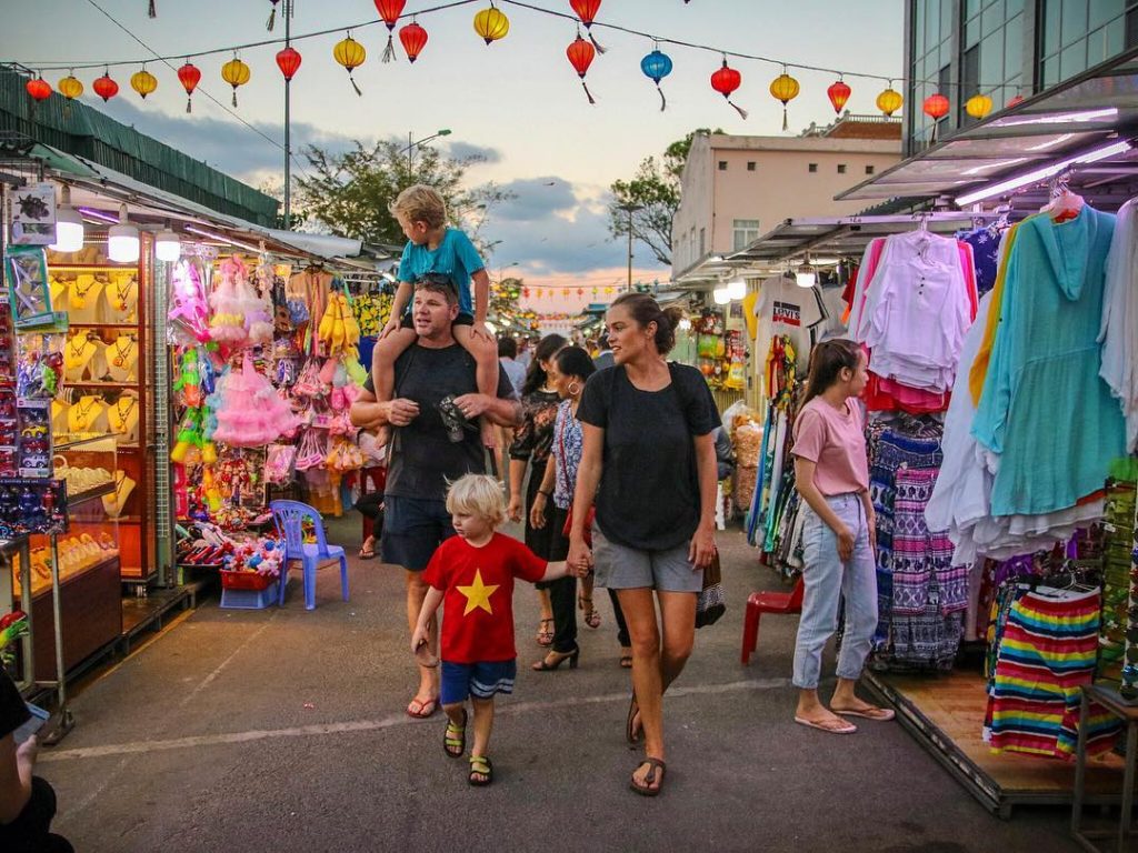 Khám phá chợ đêm Nha Trang - không gian văn hóa ẩm thực đầy màu sắc 