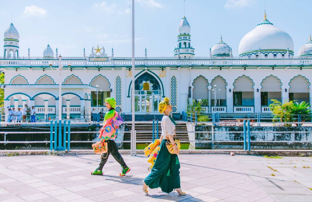 Thánh đường Hồi Giáo Jamiul Azhar với kiến trúc Trung Đông xanh ngọc 