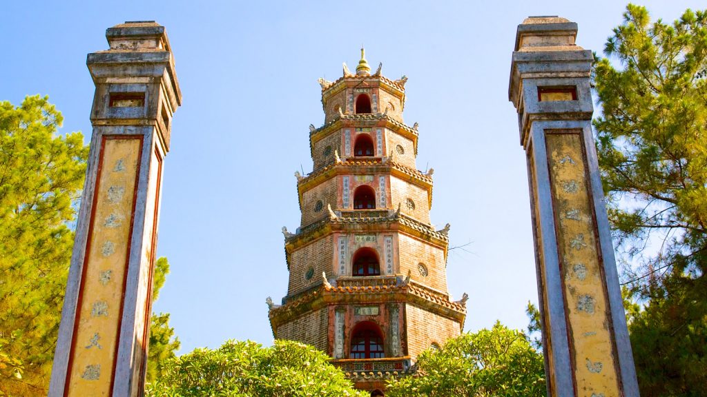 Khám phá chùa Thiên Mụ khi du lịch Huế 