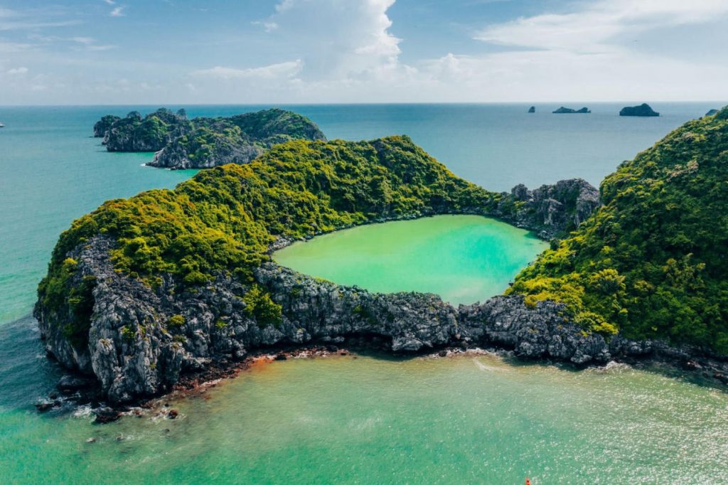 Đảo Mắt Rồng điểm du lịch mới nổi ở Quảng Ninh 