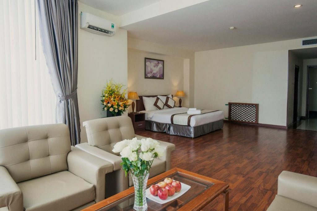 Phòng nghỉ dưỡng theo phong cách cổ điển tại khách sạn Saphir Đà Lạt 