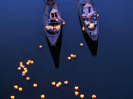 Thả đèn hoa đăng trên sông Hoài đẹp lung linh 