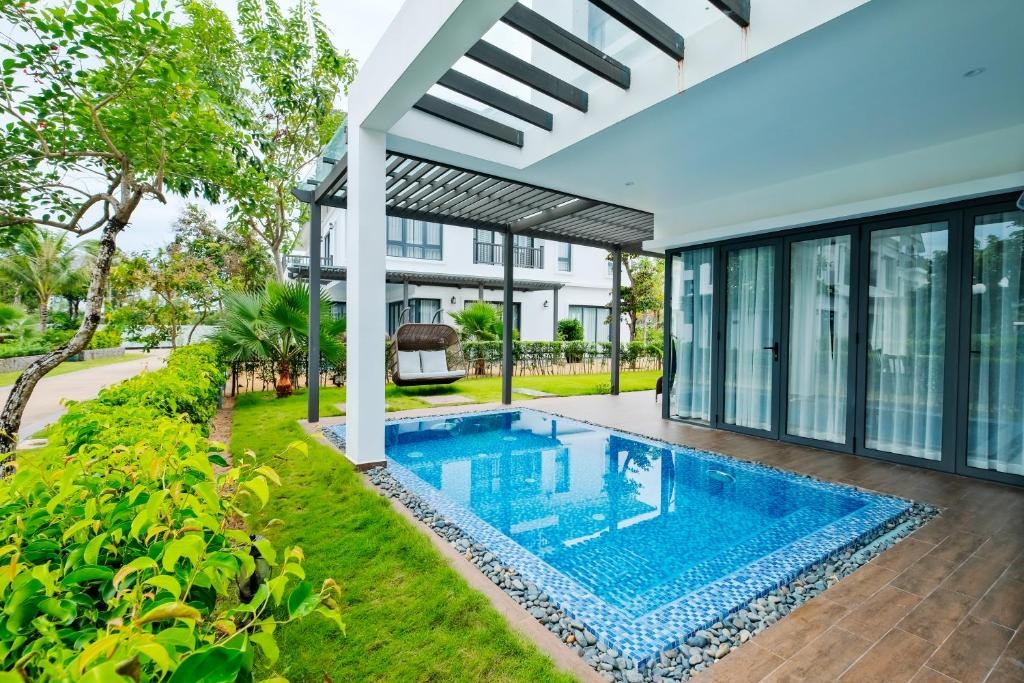 Khu nghỉ dưỡng đầy tiện nghi tại Sunset Sanato Resort Phú Quốc