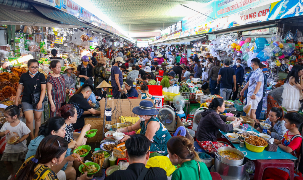 Chợ Cồn thu hút rất nhiều du khách (Nguồn: Internet)
