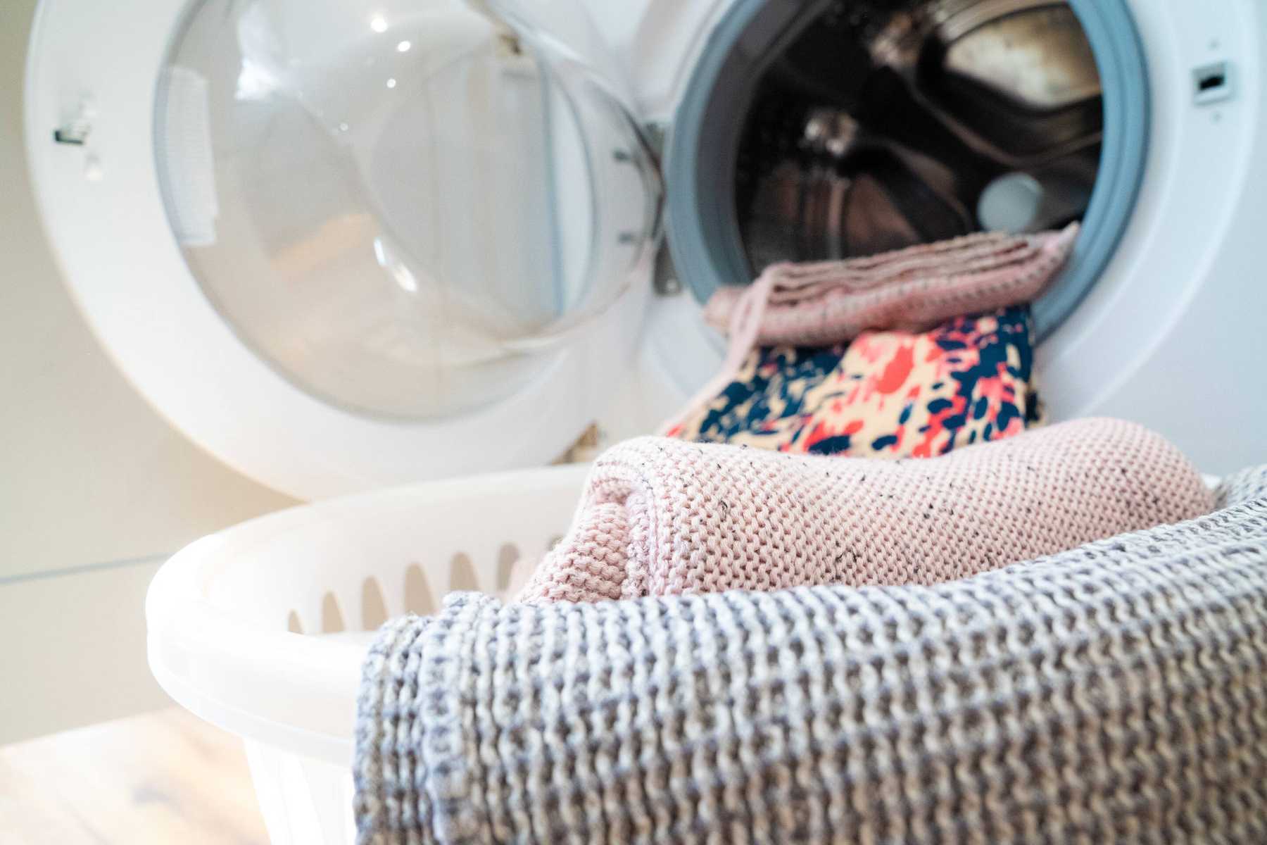 Có nên giặt thảm bằng máy giặt?
