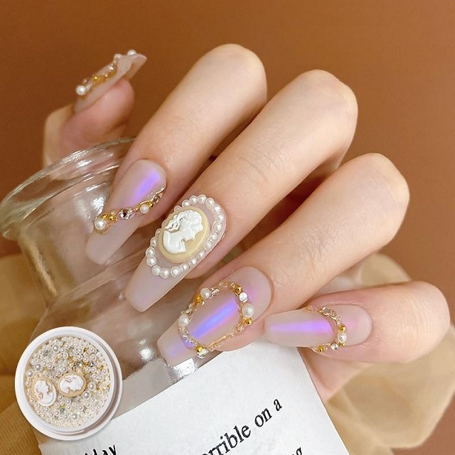 Nail mùa hè kết hợp đính charm vintage