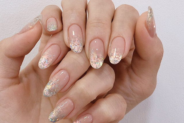 Mẫu nail kim tuyến sang trọng