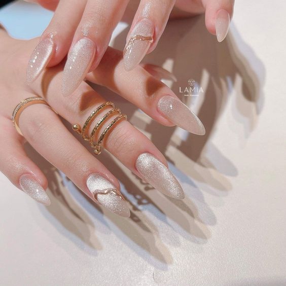 Nail mắt mèo đơn giản với đường vẽ vân nổi