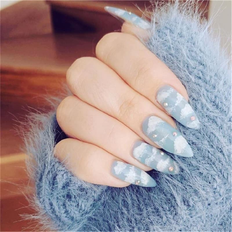 Nail mùa hè họa tiết đám mây