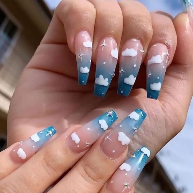 Nail mùa hè họa tiết đám mây