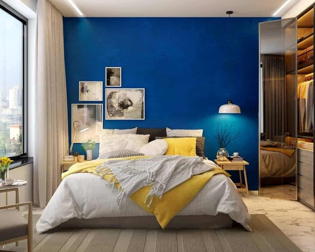 Mẫu 38: Trang trí phòng ngủ bằng những bức tranh treo tường có chi tiết trừu tượng giúp gia tăng vẻ đẹp tinh tế của căn phòng. 