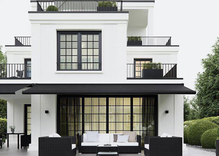 Sự kết hợp hài hòa giữa gam màu trắng và đen giúp tạo nên vẻ đẹp tự nhiên cho căn nhà