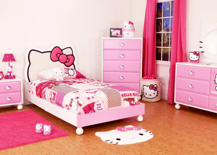 Họa tiết Hello Kitty được nhiều bé gái ưa chuộng nên ba mẹ có thể cân nhắc để trang trí phòng ngủ cho trẻ