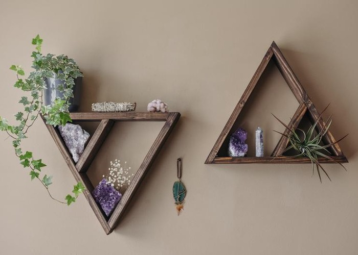 Kệ gỗ trang trí treo tường hình tam giác đẹp