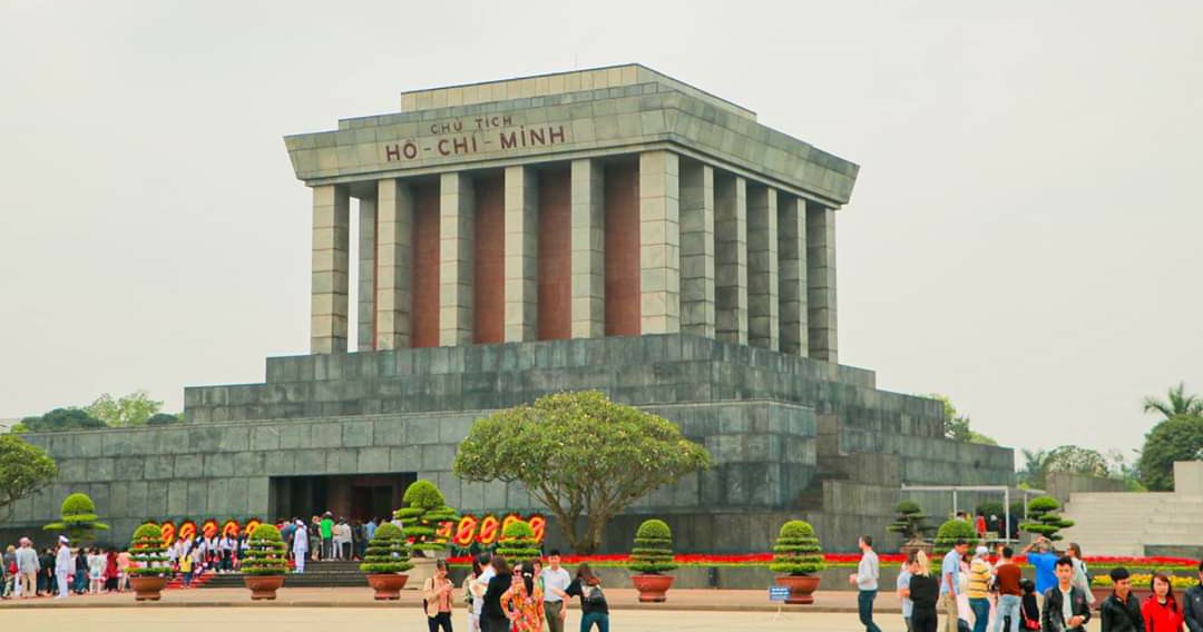 2 weeks in Vietnam: Visiting Ho Chi Minh Mausoleum